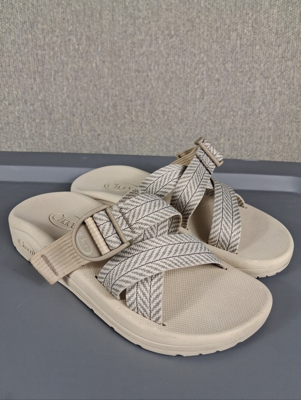 Chaco CushZ Extra Cushioned Slide Sandals Womens Size 8 Beige Strappy Adjustable